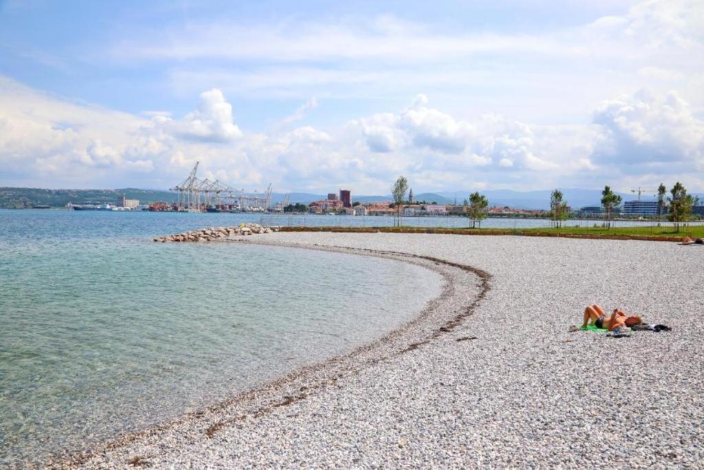 Aegida Beachfront Apartment Koper Exteriér fotografie